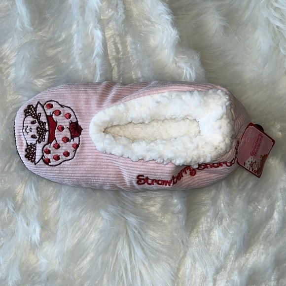 🆕 Strawberry Shortcake Fuzzy Babba Slipper Socks Size S/M Shoe Size 5.5-7.5 - Picture 4 of 7